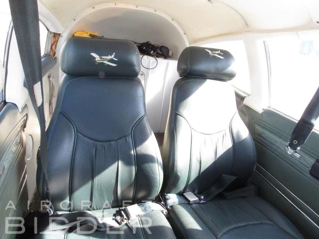 N822JS - 1973 Piper interior seats