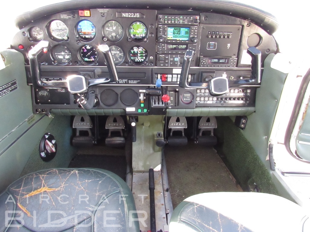N822JS - 1973 Piper interior instruments panel