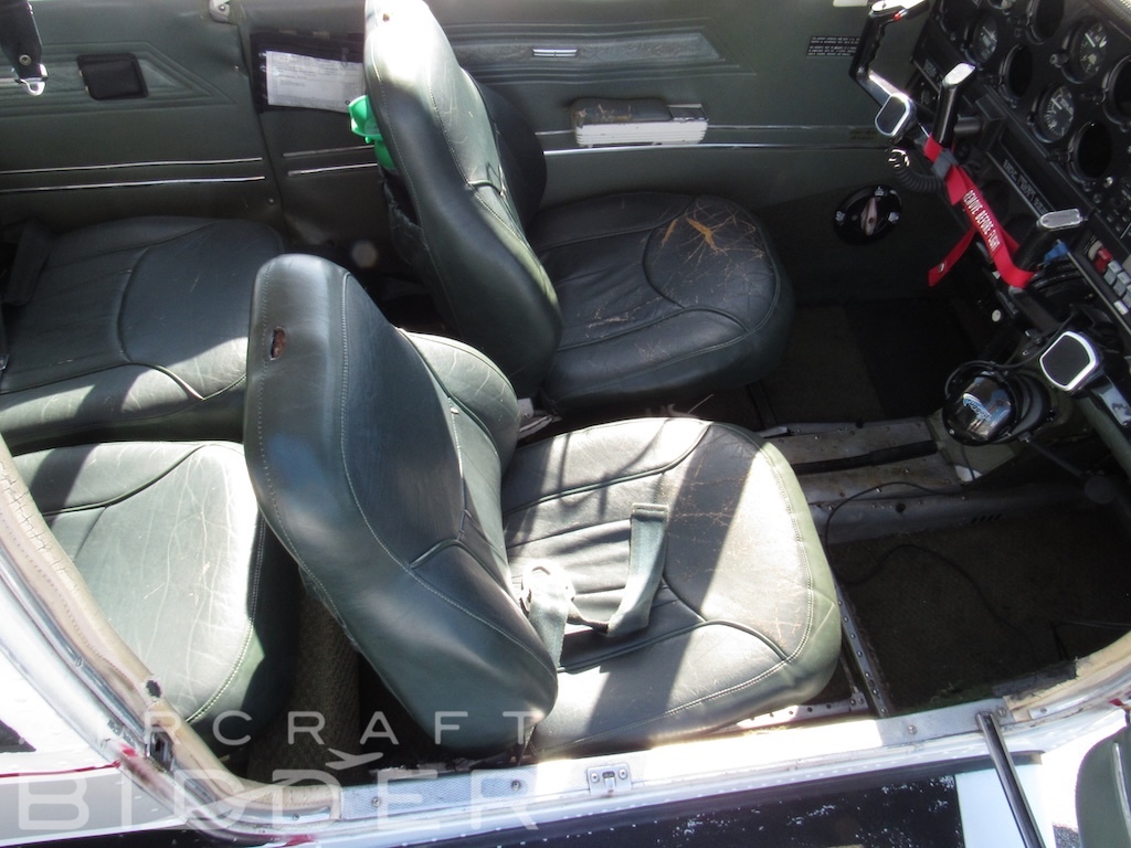N822JS - 1973 Piper interior seats